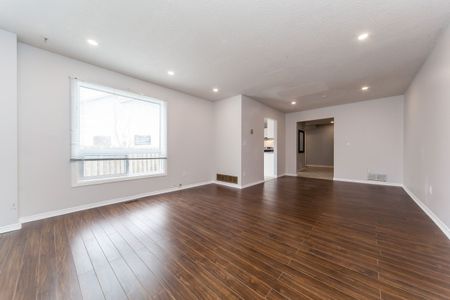 For Lease - 1447 Fleming Court, Oshawa, Ontario - Photo 2