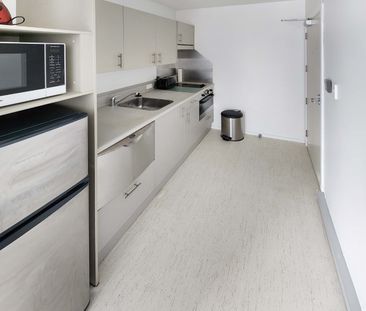 Inner City Studio Furnished Apartment. - Photo 3