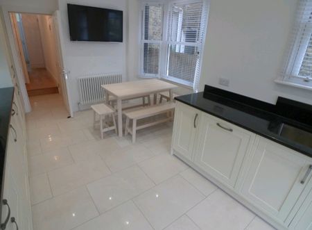 Room in a Shared House, Scawen Road, SE8 - Photo 2