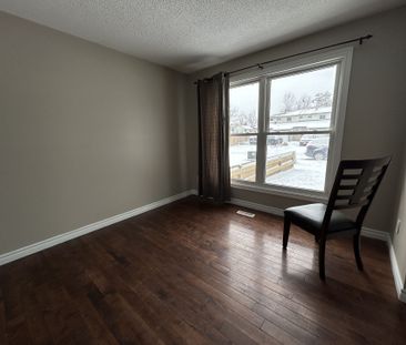 For Lease - 11 Chaucer Crescent, Barrie, Ontario - Photo 5