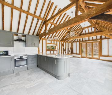 2 bedroom barn conversion to rent - Photo 2