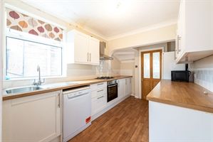 3 bedroom house to rent Hangleton Road, Hove, East Sussex, BN3 - Photo 3