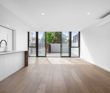 Stunning contemporary 2 bedroom apartment in the McKinnon school zone - Photo 2