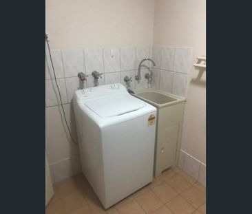 Low maintenance furnished unit - Photo 6