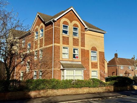 2 Bedroom Flat / Apartment - Lower Northam Road, Hedge End - Photo 4