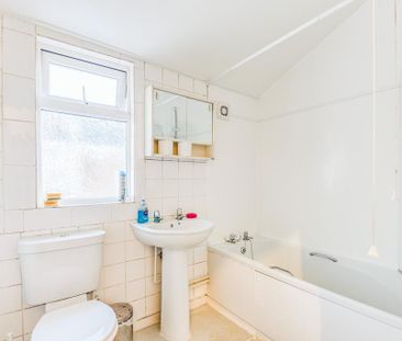 6 bedroom house to rent - Photo 2