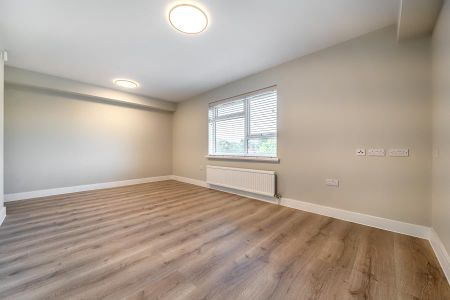 Racks Court, Guildford, GU1 - Photo 3
