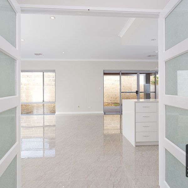 19 Stitfold Promenade, Salter Point - Photo 1