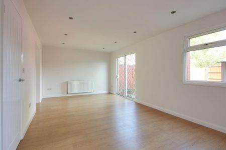 4 bedroom terraced house to rent - Photo 3