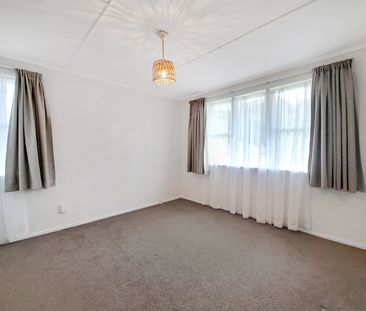 Beautifully renovated 3-bedroom family home. - Photo 4