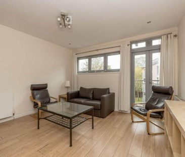 4 bedroom flat to rent - Photo 2