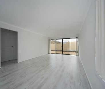 Modern 3-Bedroom Courtyard Home in a Coastal Lifestyle Location - Photo 2