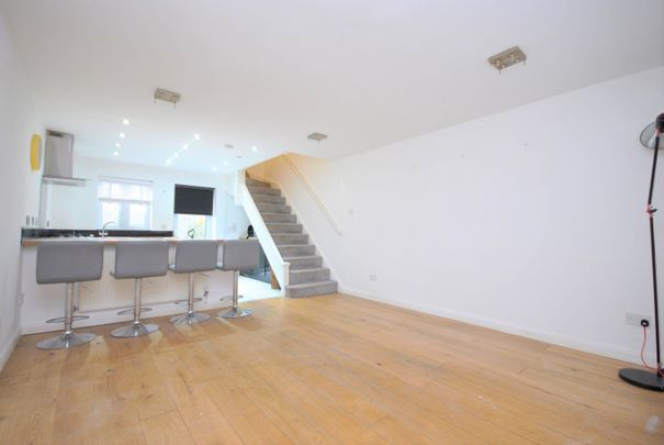 Amblecote Meadows, London, SE12 - Photo 1