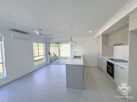 3-Bedroom Duplex with Solar Power & Modern Comfort - Photo 4