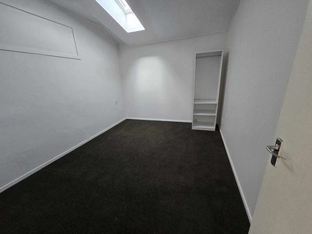 Spacious 6BR Family Haven - Wainuiomata - Photo 2