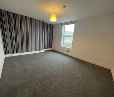2 bedroom end of terrace house to rent - Photo 4