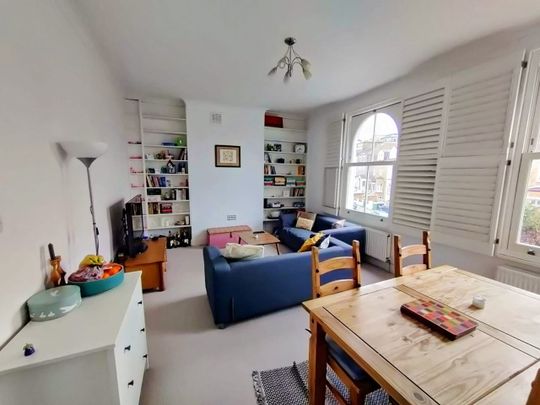 Room in a Shared Flat, Martell Road, SE21 - Photo 1