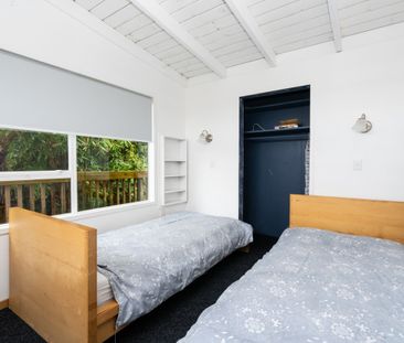 FULLY FURNISHED RETREAT WITH STUNNING DOVES BAY VIEWS - Photo 5