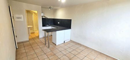 Location Appartement 1 pièce 18m² GONFARON 83590 - Photo 2