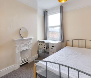 4 bedroom terraced house to rent - Photo 2