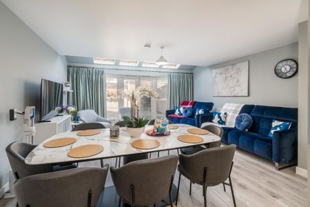 4 bedroom terraced house to rent - Photo 2