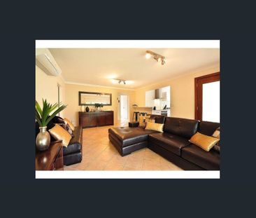 Peaceful duplex living close to Burleigh Beach. - Photo 2