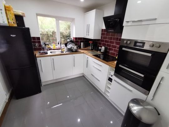 Middle Road, Swansea, SA5 - Photo 1