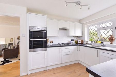 4 bedroom detached house to rent - Photo 5