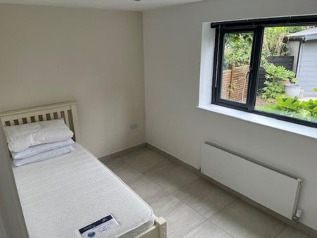 2 bedroom detached bungalow to rent - Photo 3