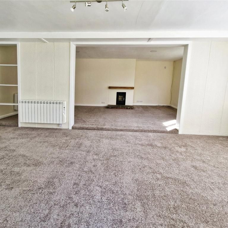 3 bedroom detached bungalow to rent - Photo 1