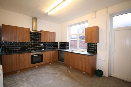 2 bedroom terraced house to rent - Photo 2