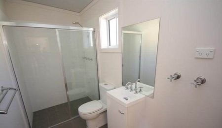 Spacious 2 bedroom Granny Flat - Photo 4
