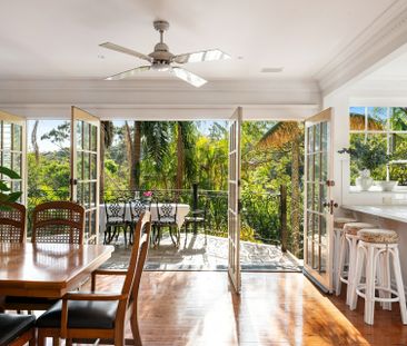 TIMELESS COASTAL ELEGANCE - PRIVATE PALM BEACH SANCTUARY - Photo 3