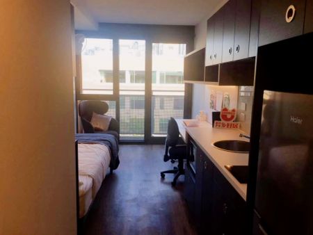 Studio Large - Photo 2