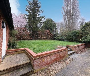 ***6 MONTHS ONLY*** Five bedroom detached family home in village lo... - Photo 4