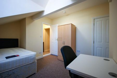 4 bedroom terraced house to rent - Photo 2