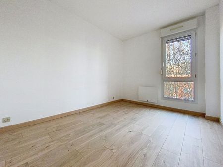 Appartement à louer - EPERNAY HYPER CENTRE-VILLE - Appartement en duplex avec terrasse 3 pièces - Photo 3