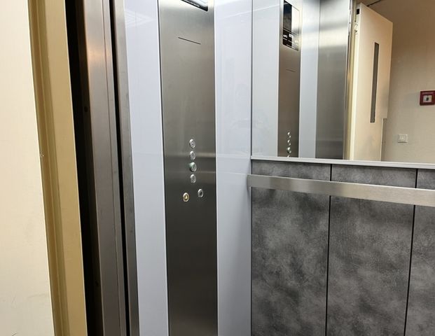 Absolut zentral! Modernisierte 1-Zimmer Wohnung - Appartement in begehrter Lage von Pempelfort - Photo 1