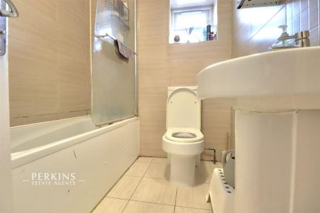 3 bedroom flat to rent - Photo 5