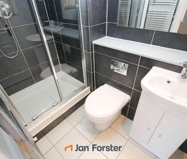 4 Bedroom House - Detached - Photo 2