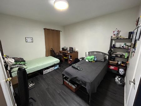 For Lease - 915 Lansdowne Ave, 2nd Floor Avenue, Toronto, Ontario - Photo 2