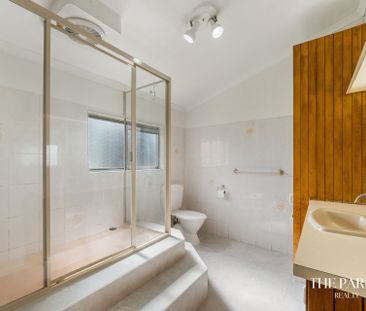 Contemporary Family Home Offering Space, Comfort & Convenience. - Photo 6