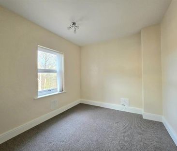 3 bedroom end of terrace house to rent - Photo 1