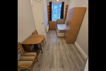 Studio Flat, London, SW16 - Photo 2