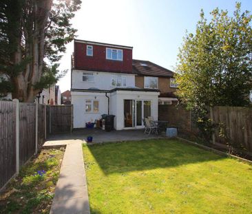 1 bedroom in a house share to rent - Photo 2