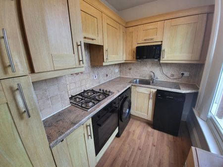 2 bedroom flat to rent - Photo 2