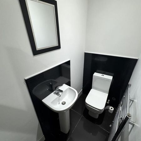 1 bedroom in a house share to rent - Photo 4