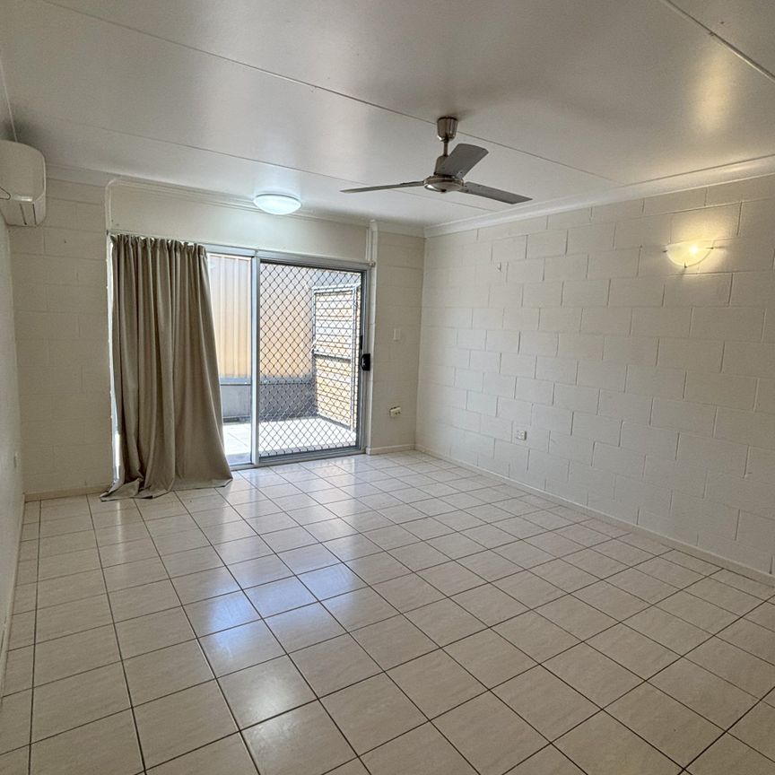 LOW MAINTENANCE 2 BEDROOM UNIT IN PRIME LOCATION - Photo 1