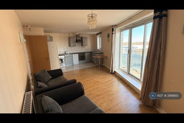 2 bedroom flat to rent - Photo 1