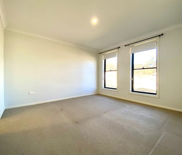 Modern 4 Bedroom Home - Located in North Tamworth - Photo 3